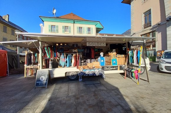 Hot Savoie 74 présente sa collection chaque Mercredi avec son Mob'Shop à Faverges 